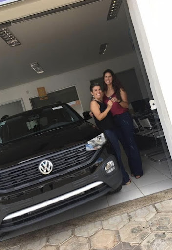 Cliente recebendo carro 0km pelo benefício PCD