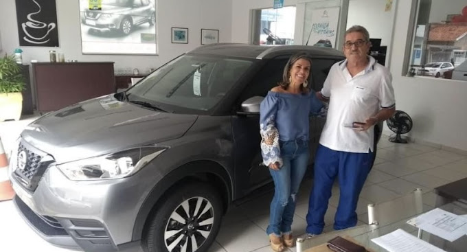 Cliente recebendo carro 0km pelo benefício PCD