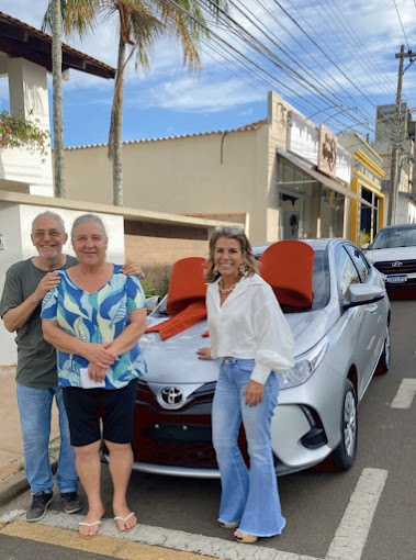 Cliente recebendo carro 0km pelo benefício PCD
