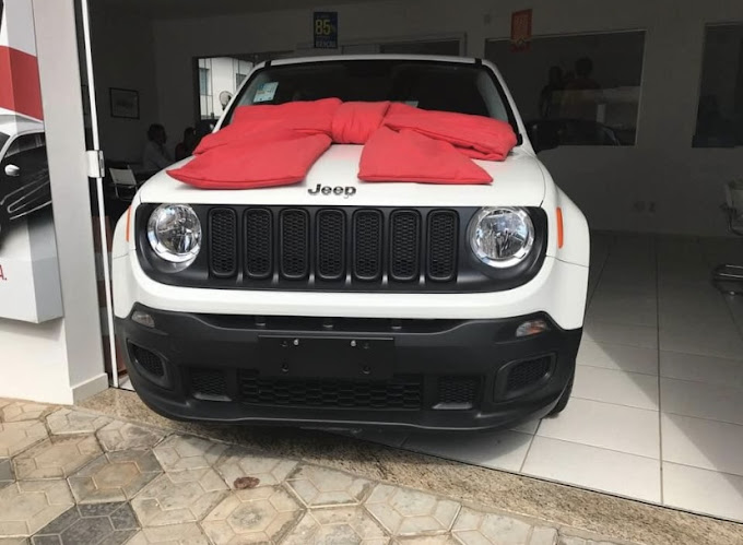 Cliente recebendo carro 0km pelo benefício PCD