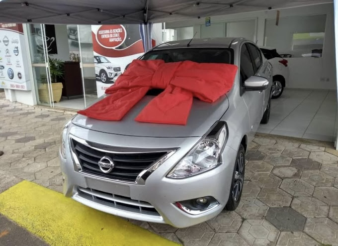Cliente recebendo carro 0km pelo benefício PCD