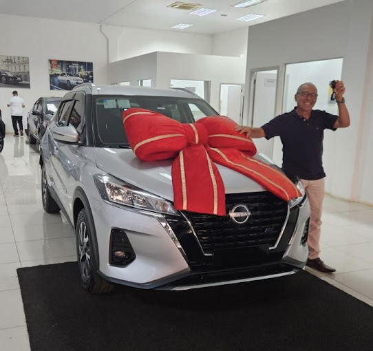 Cliente recebendo carro 0km pelo benefício PCD