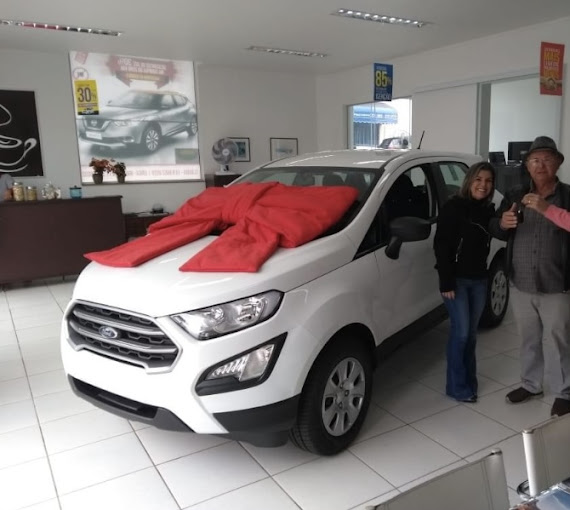 Cliente recebendo carro 0km pelo benefício PCD