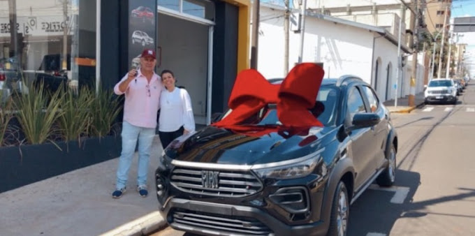 Cliente recebendo carro 0km pelo benefício PCD