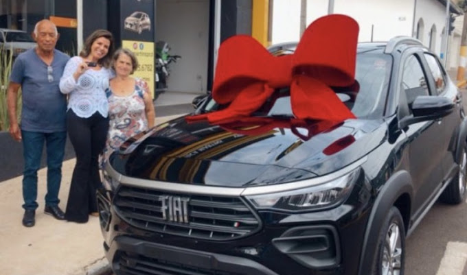 Cliente recebendo carro 0km pelo benefício PCD