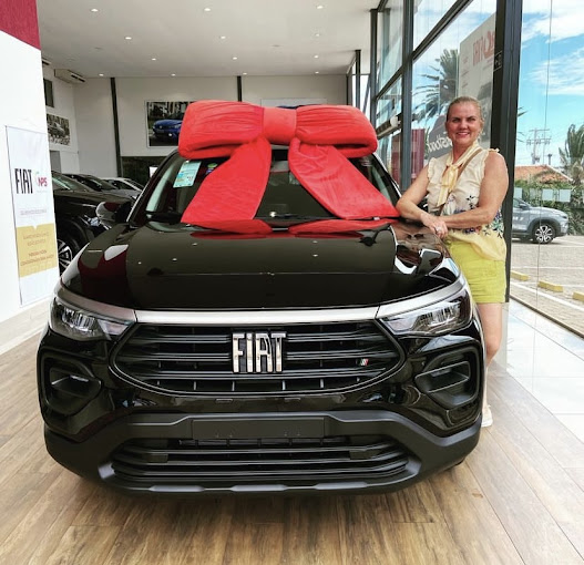Cliente recebendo carro 0km pelo benefício PCD