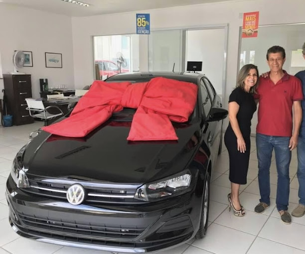 Cliente recebendo carro 0km pelo benefício PCD