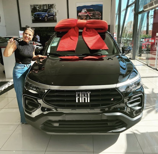 Cliente recebendo carro 0km pelo benefício PCD